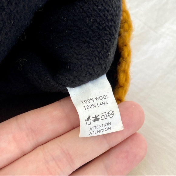 Handmade Wool Woven Pom Beanie Hat - Picture 2 of 4